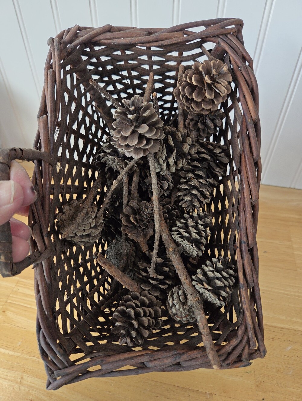 Vintage Basket Full Of Pine Cones Brown Wall Hanging - Picture 5 of 8
